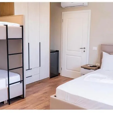 T Ξενοδοχείο *