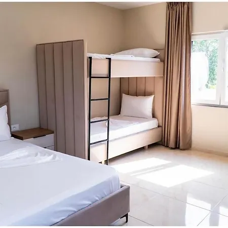 Hotel T *